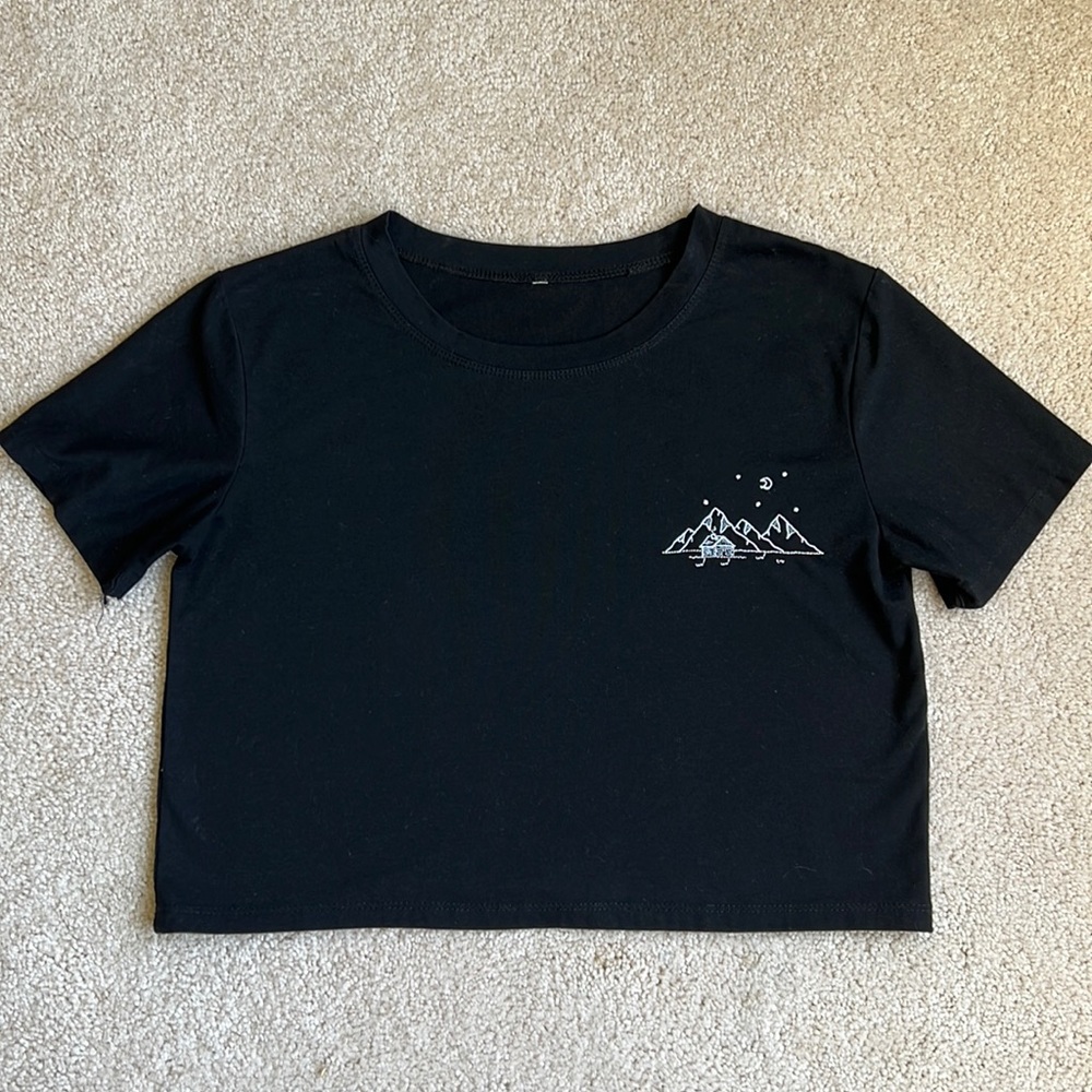 Cropped T-Shirt with Mountain Embroidery